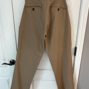 Gap Khakis plain front relaxed 32 X 32